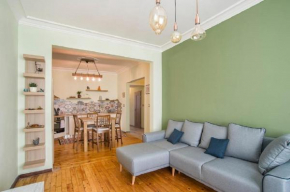 Top Central 2 Bedroom Apartment next to NDK
